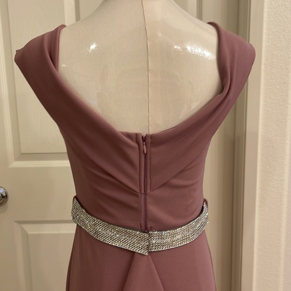 Woman’s long gown in size 2 - Picture 4 of 8